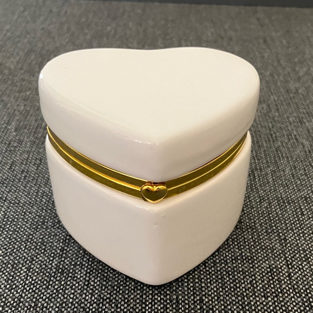 Greenbrier International Heart shaped Pink Porcelain Trinket Box